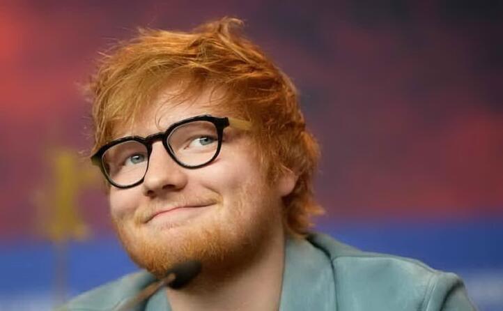 l artista inglese dei record compie trent anni