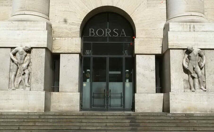 piazza affari (foto ansa)
