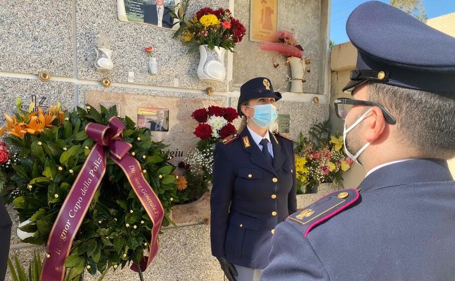 la cerimonia al cimitero di soleminis