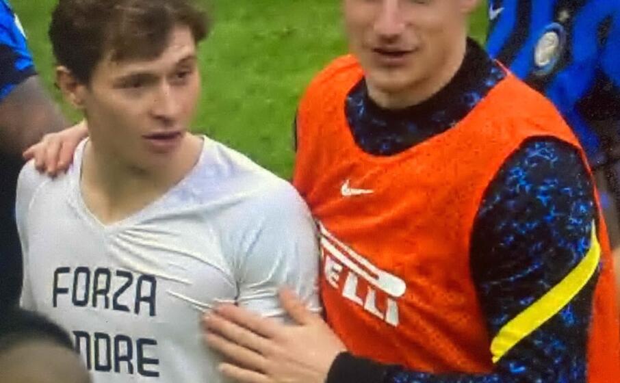 barella con la maglia per cossu (dazn)