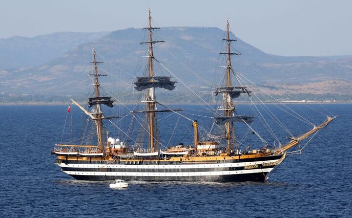 accaddeoggi 22 febbraio la amerigo vespucci compie 90 anni (foto l unione sarda murru)