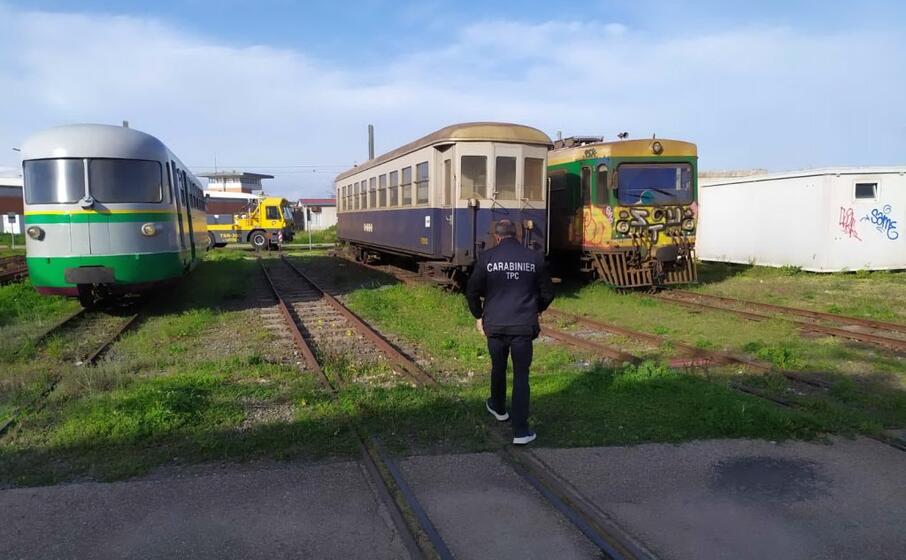 treni storici abbandonati scattano i sequestri