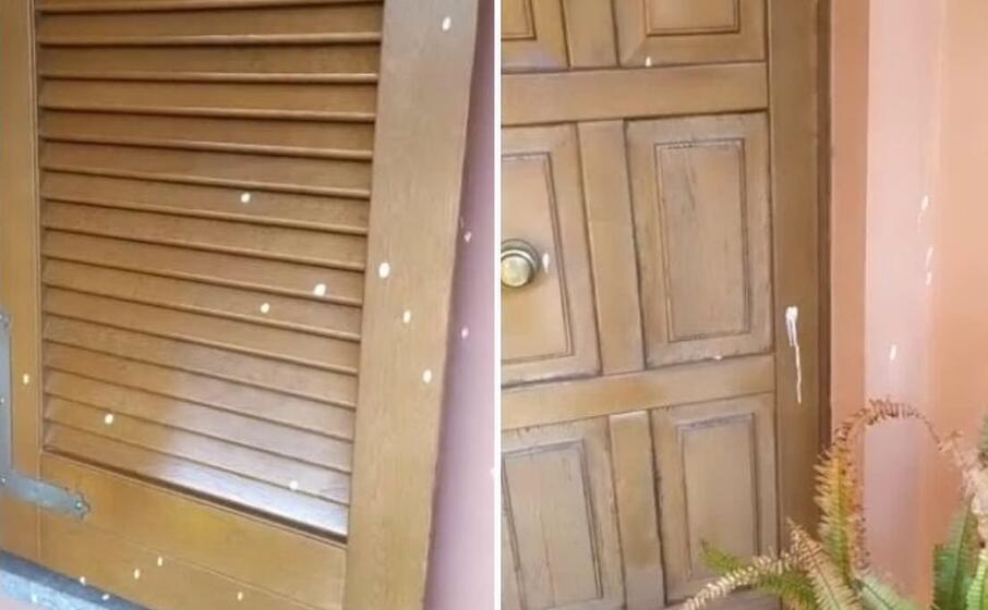 una finestra e una porta imbrattate (foto pintus)