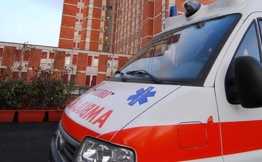 un ambulanza (archivio l unione sarda)