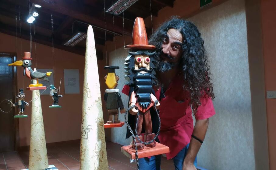 federico coni insisme ai suoi burattini (foto sanna)