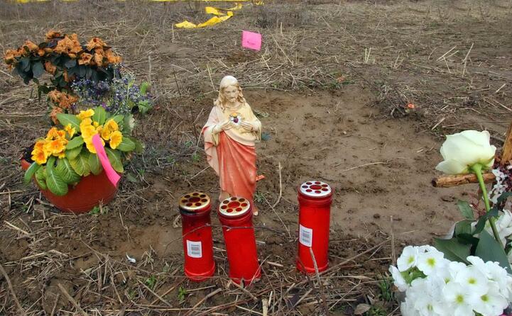 il cadavere della 13enne era stato abbandonato in un campo a chignolo d isola