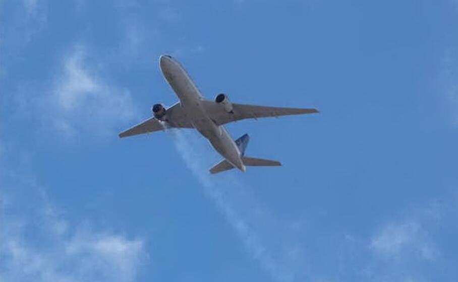 un boeing 777 (immagine simbolo foto ansa)