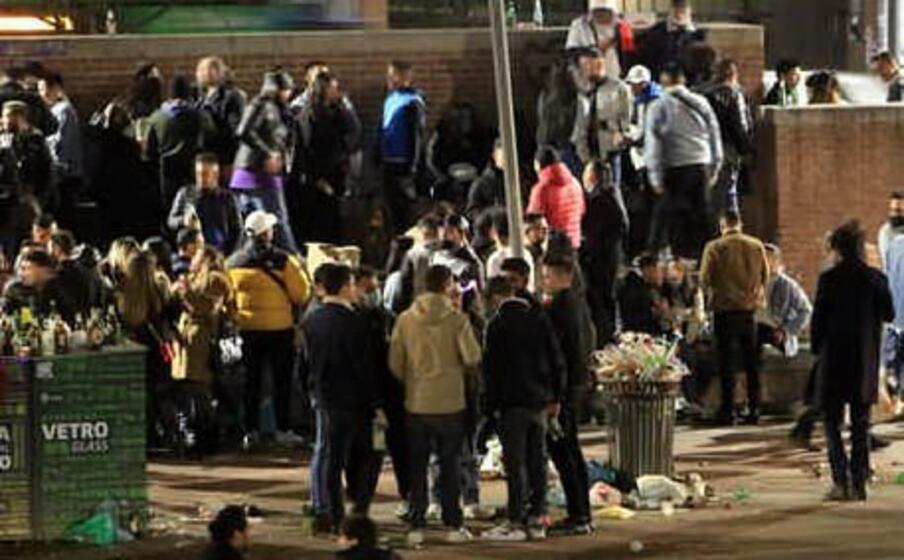il rave a milano (ansa)