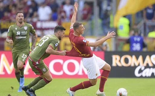 Un duello Dezko-Ceppitelli (Foto As Roma)