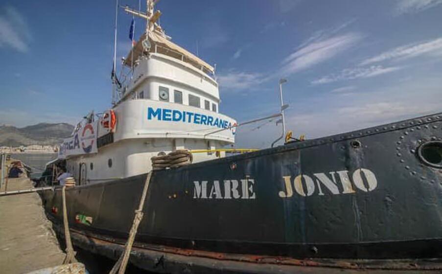 la mare jonio (ansa)