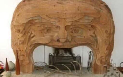 La scultura di Mario Ceroli all'asta a Tempio (foto Busia)