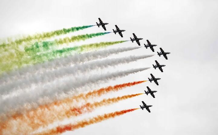 le frecce tricolori in volo
