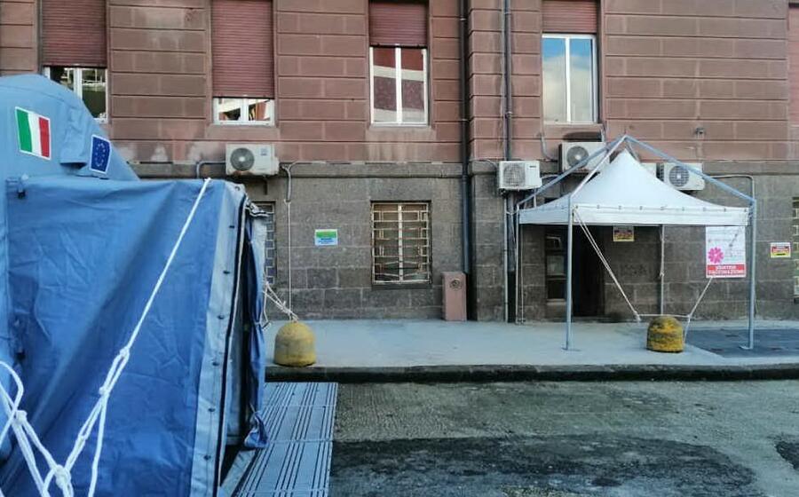 il centro vaccinazioni (foto aousassari)