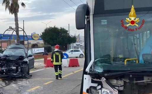 L'intervento degli uomini del 115 (foto Vigili del fuoco)