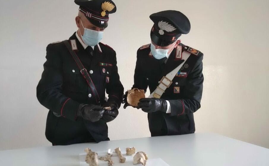 le ossa (foto carabinieri)