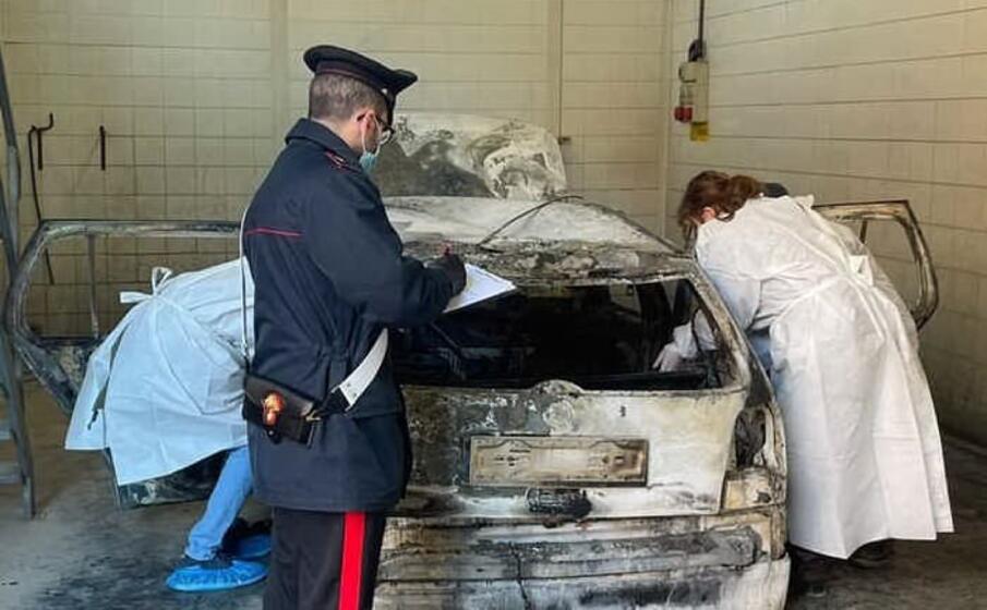 i rilievi sull auto (ansa)
