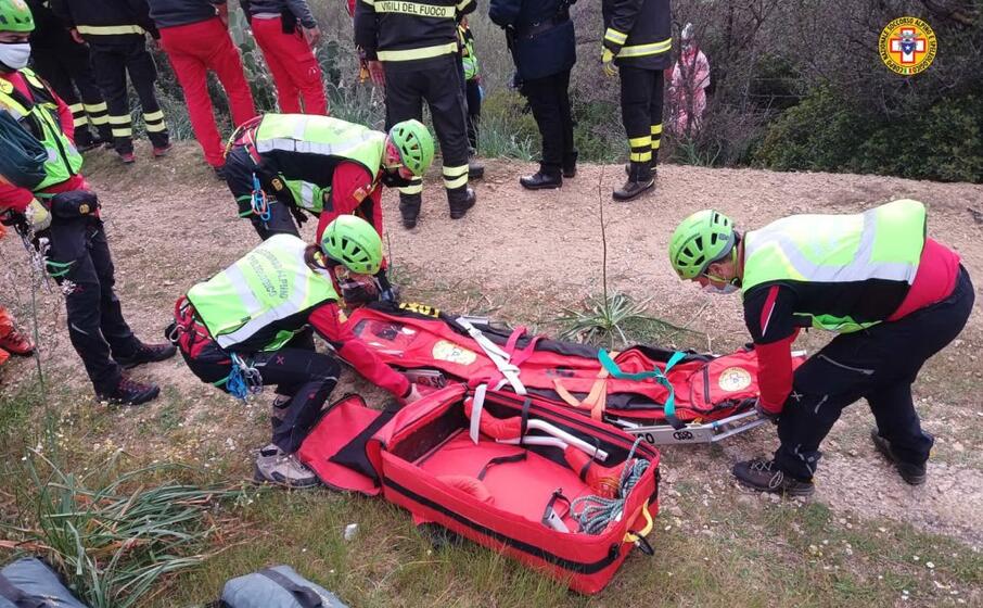 l organizzazione per il recupero (foto corpo nazionale soccorso alpino e speleologico)