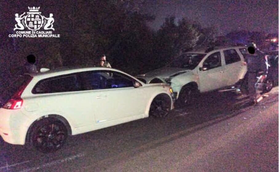 le auto coinvolte nell incidente (foto polizia municipale di cagliari)