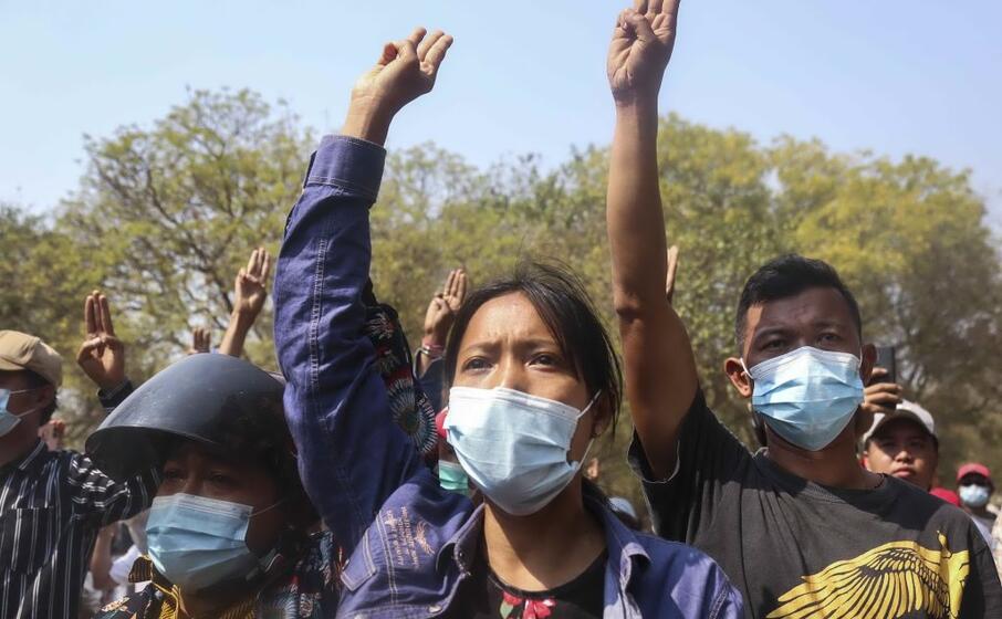 proteste a mandalay (ansa)