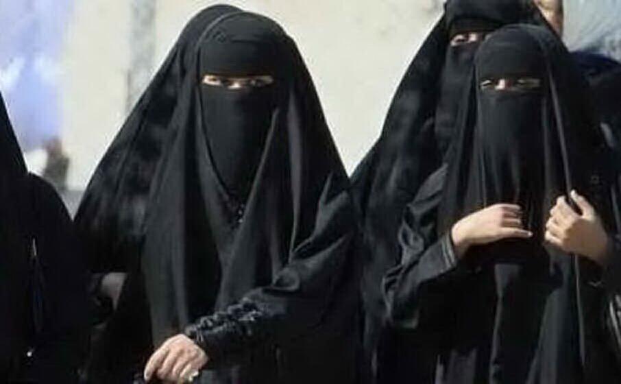 donne con il burqa (archivio l unione sarda)