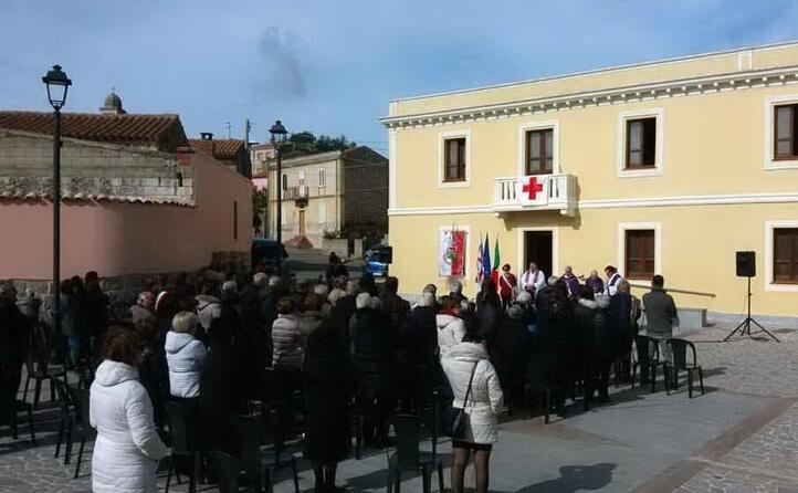 la messa in piazza a cinquant anni dall omicidio (archivio l unione sarda foto pintori)