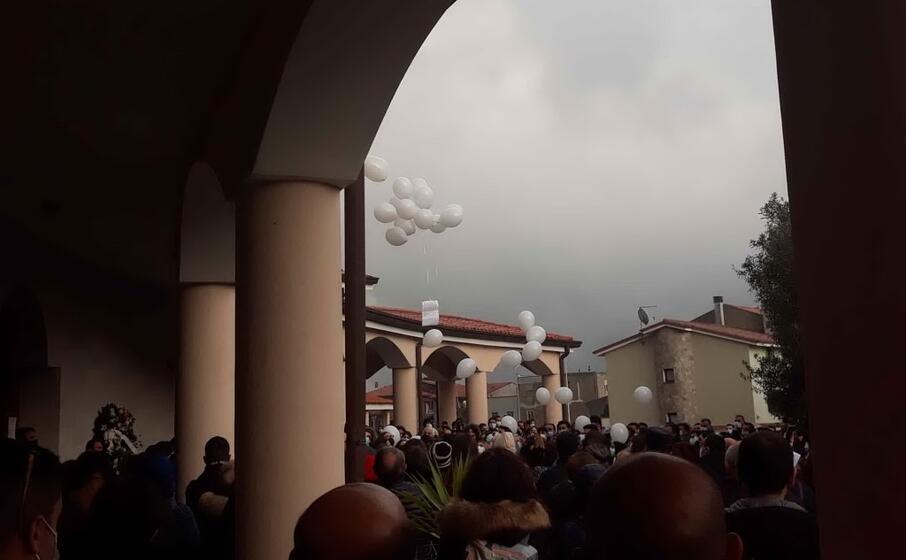 i funerali di sara (foto oggianu)