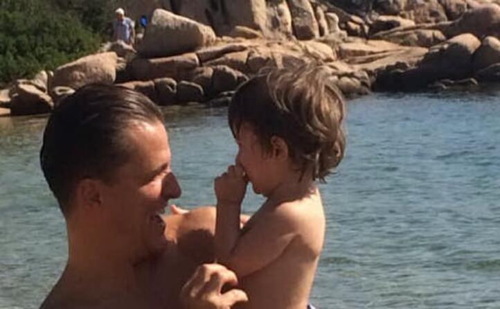a te che mi fai provare nuove emozioni e mi porti in giro ad esplorare il mondo tanti auguri papino mirko michelle