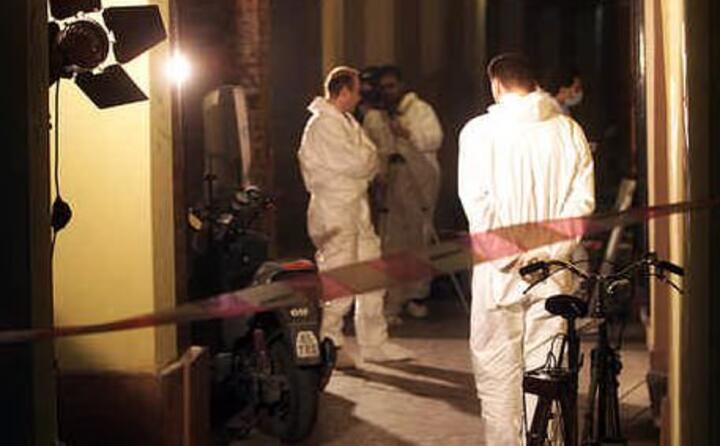 la polizia scientifica sul posto