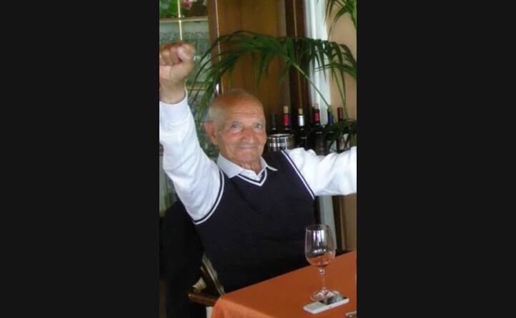 nonostante la vita sia stata dura con te ci hai trasmesso il meglio di cui un figlio pu desiderare dal proprio padre sarai sempre nei nostri cuori da aldo a pap peppino