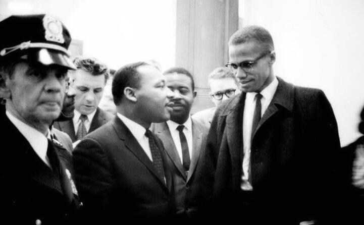 i suoi film trattano spesso il tema del razzismo e sono ricorrenti le citazioni di martin luther king e malcolm x