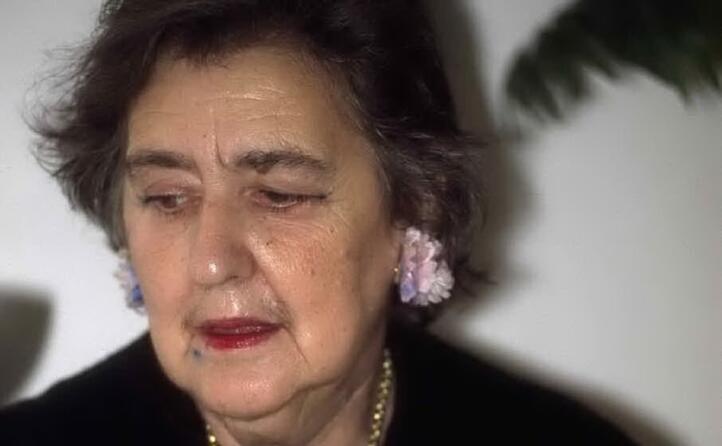 ha pubblicato decine di opere in poesia e in prosa