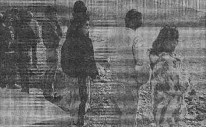 i parenti dei due pescatori inghiottiti dal mare a capitana (tutte le foto sono archivio l unione sarda)