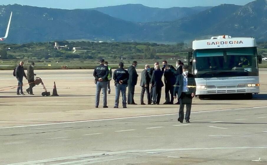 l arrivo in aeroporto (foto l unione sarda deidda)