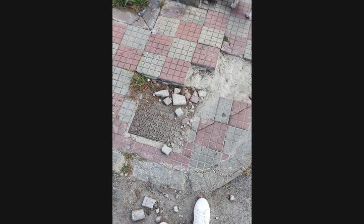 la pavimentazione sconnessa