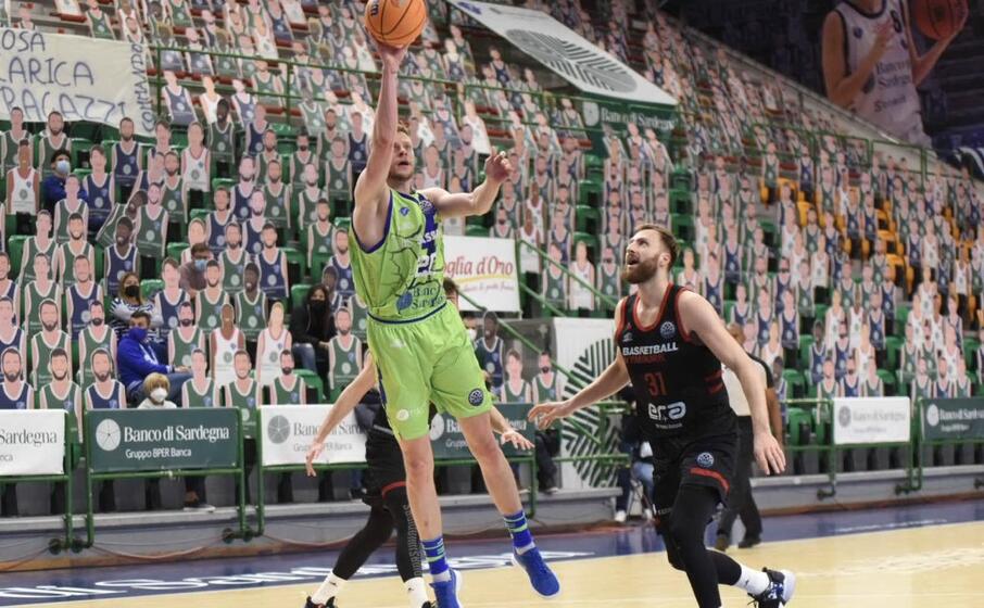bendzius della dinamo contro nymburk sassari (foto l unione sarda calvi)