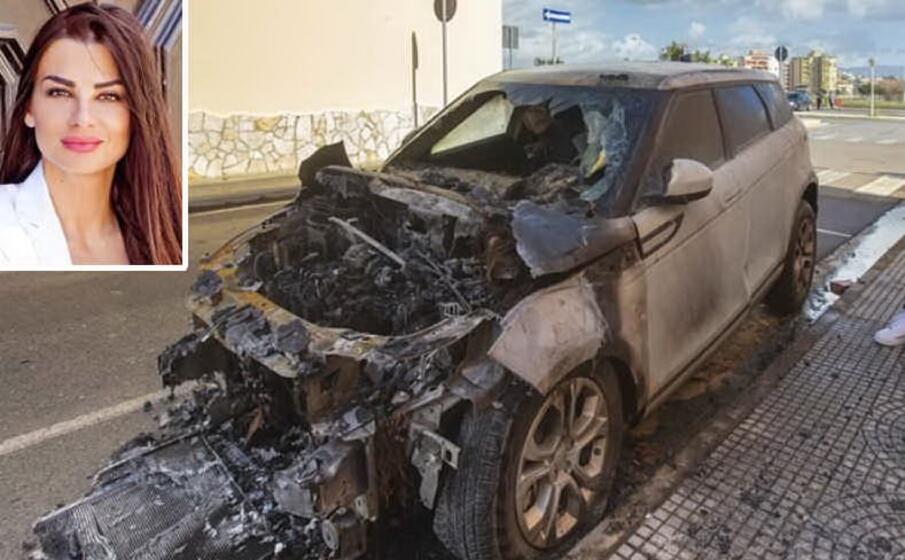 l auto incendiata nel riquadro serena enardu (archivio l unione sarda)