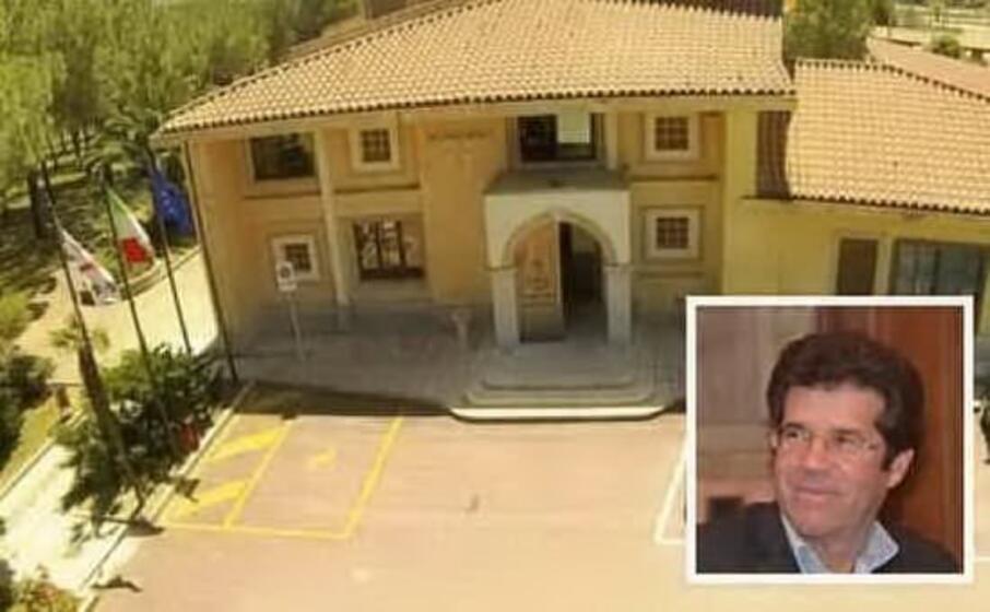 il municipio e il sindaco murgioni (archivio l unione sarda)