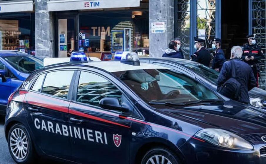 inquirenti sul luogo dell omicidio (ansa)