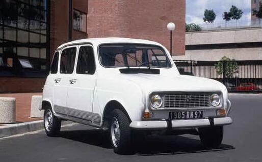 Un esemplare di Renault 4 (foto Ansa)