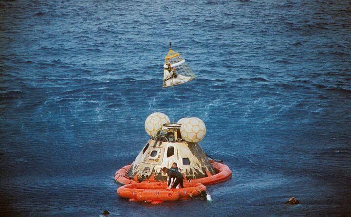 l ammaraggio dell apollo 13 (foto wikipedia)