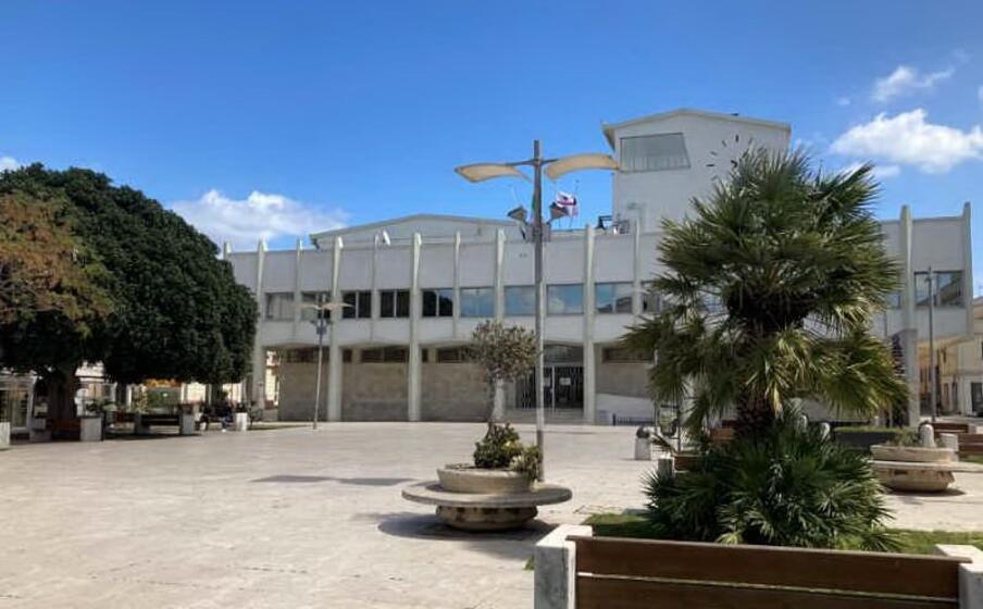 il municipio di porto torres (foto m pala)
