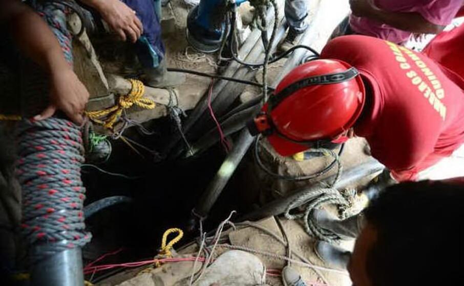 operazioni di salvataggio dopo il crollo in una miniera in colombia (foto ansa epa)