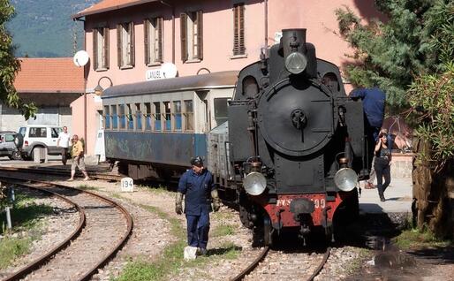 Il Trenino verde in Ogliastra (foto archivio L'Unione Sarda)